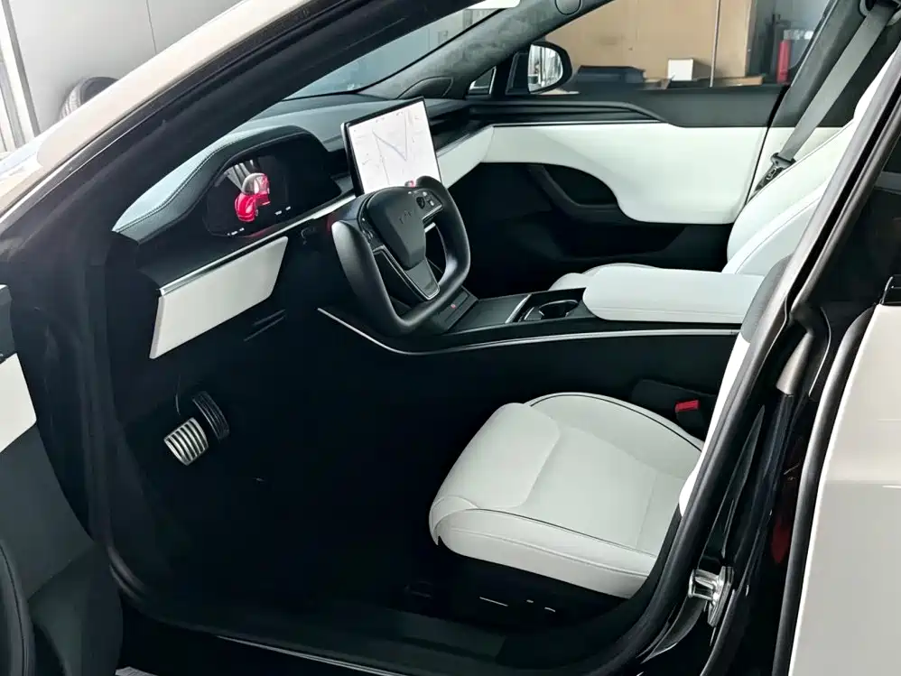 Tesla Model S — миниатюра 3