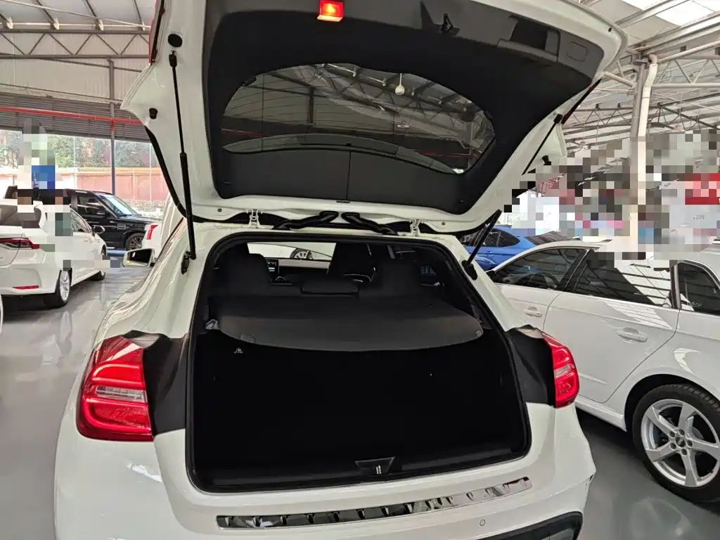 Mercedes-Benz GLA (Import) — миниатюра 19