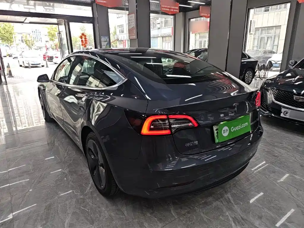 Tesla Model 3 — миниатюра 5