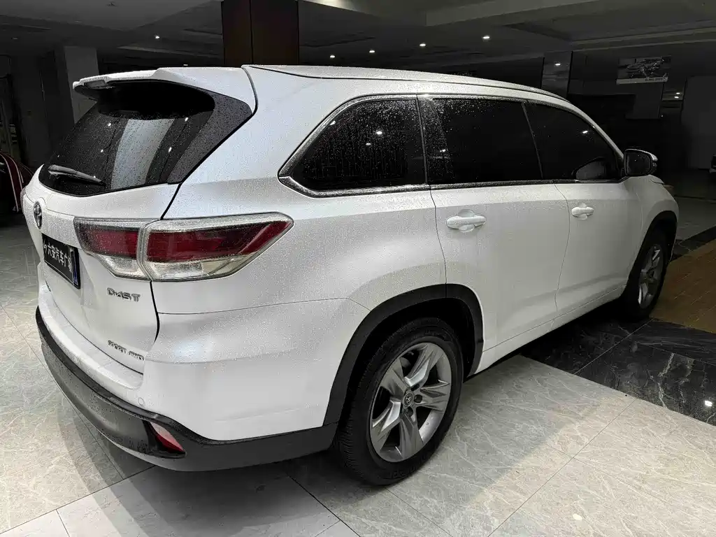 TOYOTA HIGHLANDER