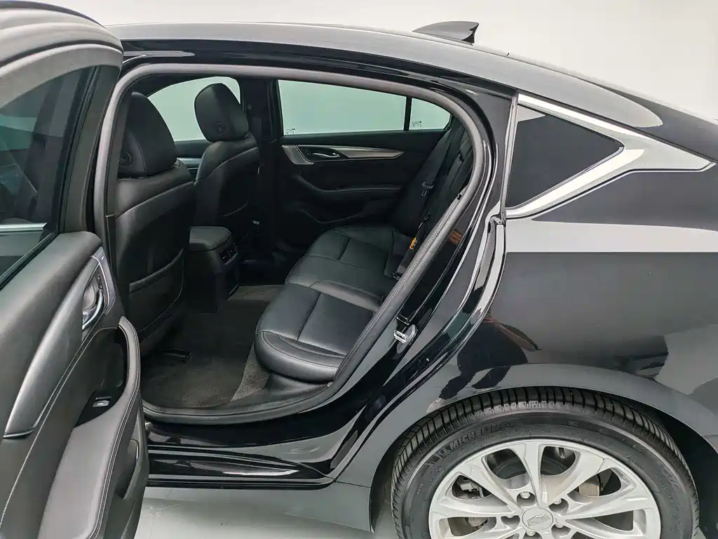 Cadillac CT5 — миниатюра 8