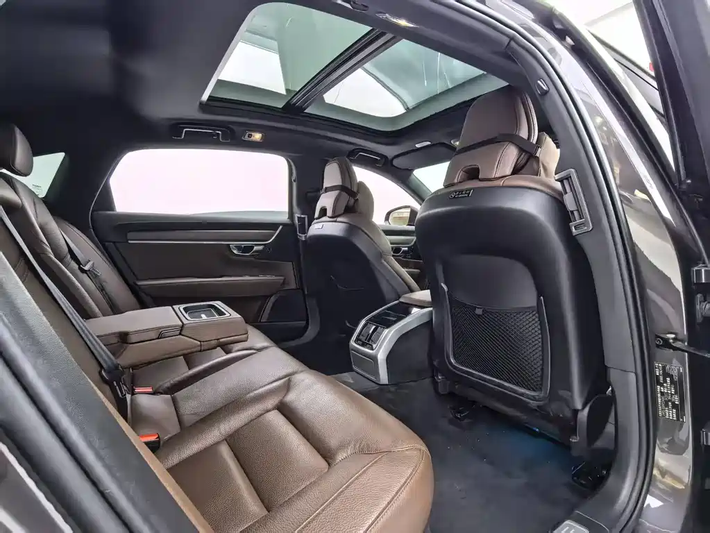 Volvo S90 — миниатюра 10