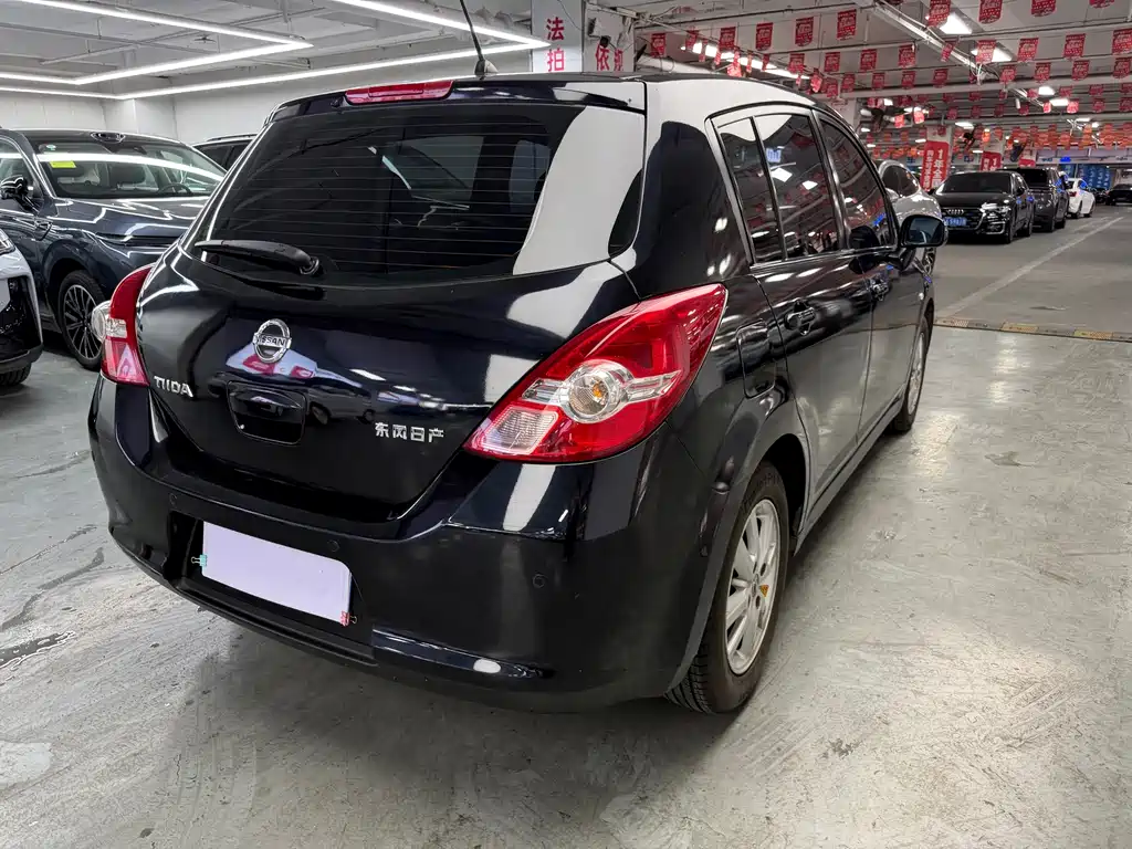 Nissan Tiida — миниатюра 9
