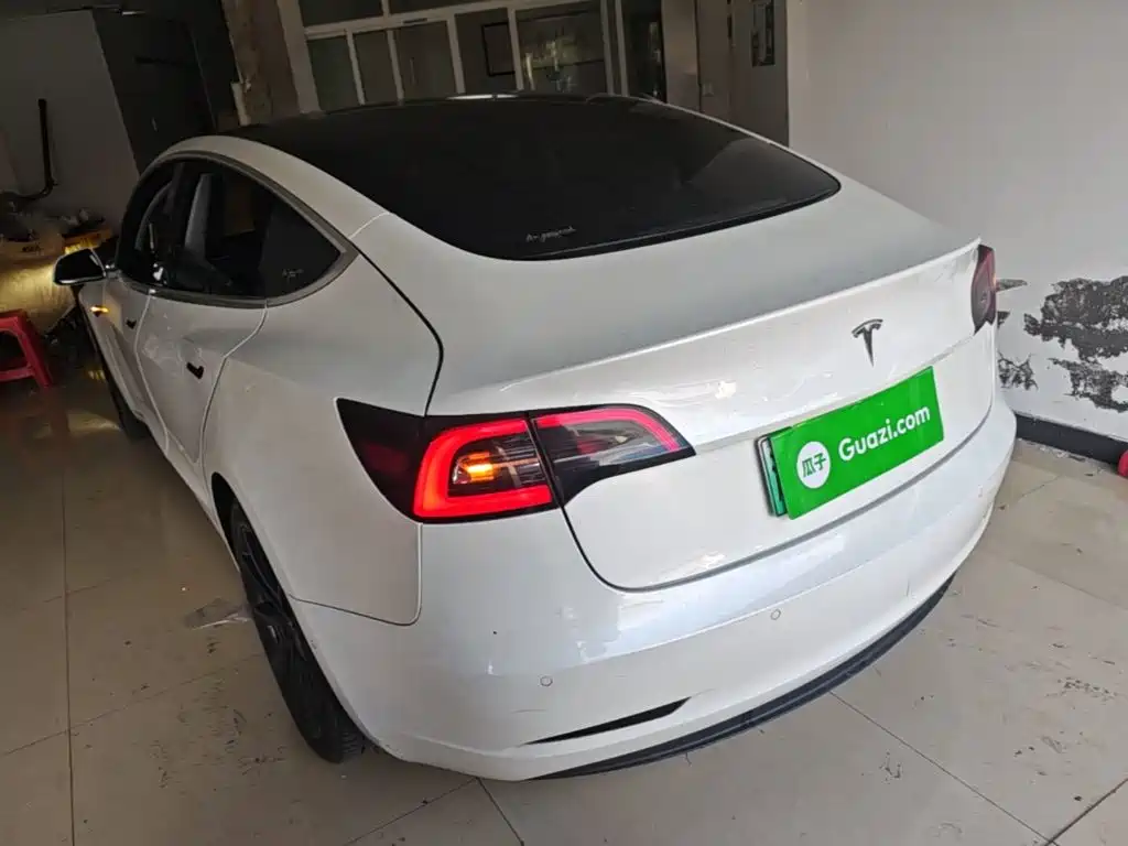 Tesla Model 3 — миниатюра 5