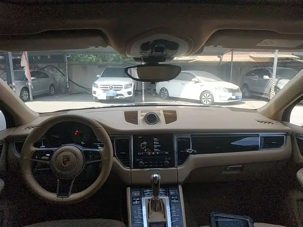 Porsche Macan — миниатюра 10