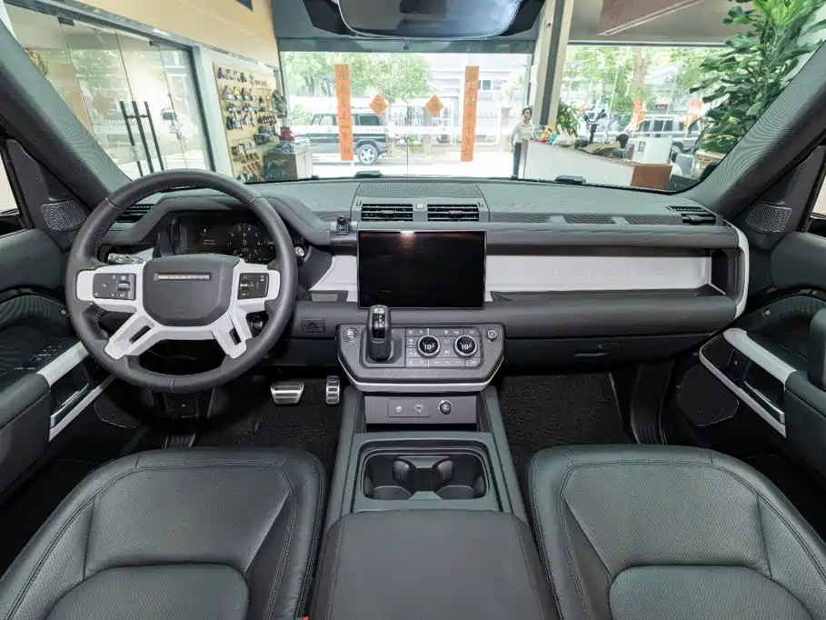 Land Rover Defender — миниатюра 7