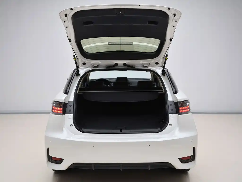 Lexus CT — миниатюра 10