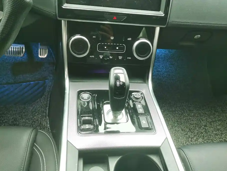 Jaguar XEL — миниатюра 16