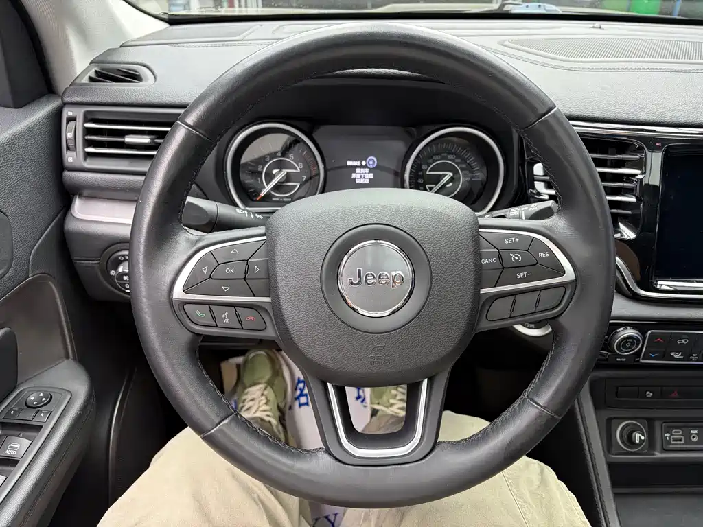 Jeep Commander — миниатюра 8