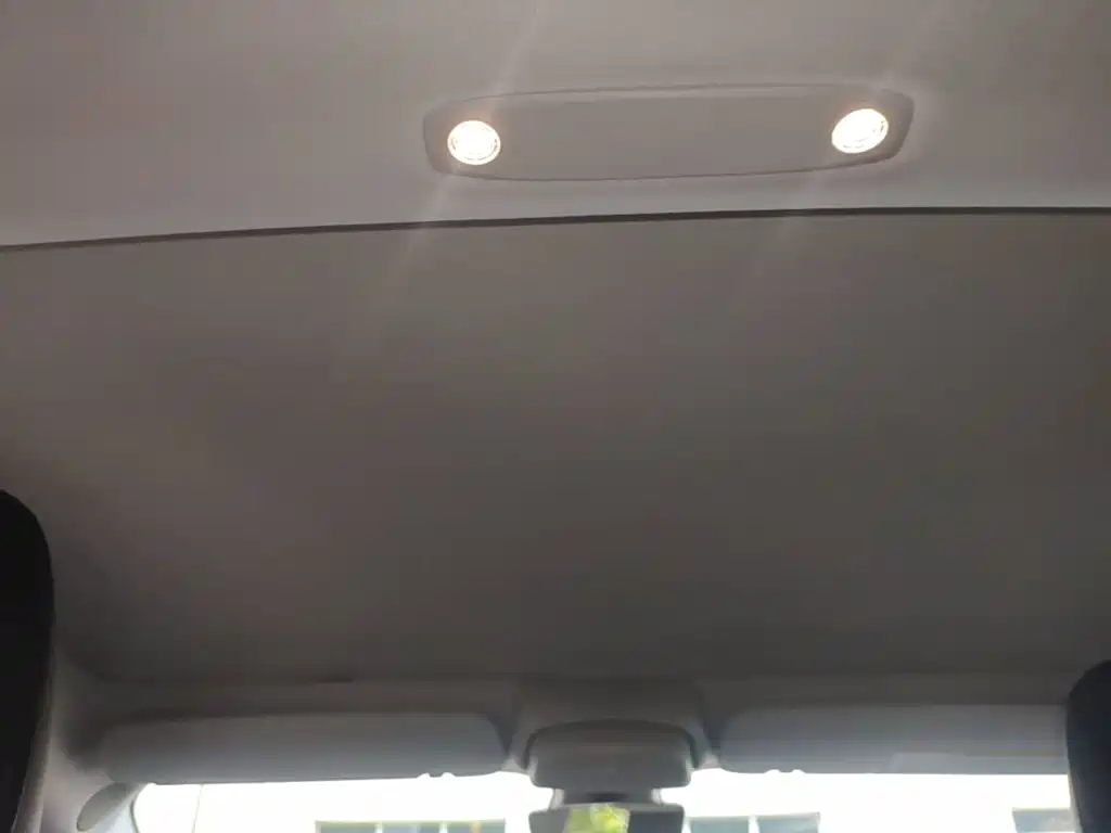 Tesla Model 3 — миниатюра 18