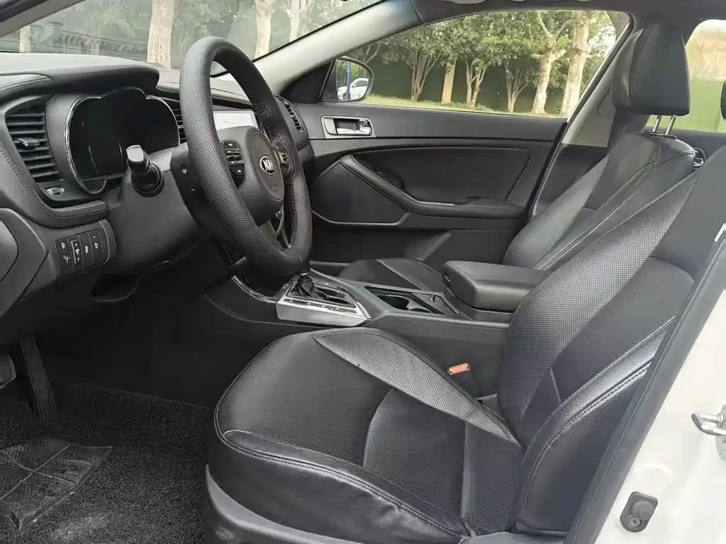 Kia K5 2014 2.0L AT GL