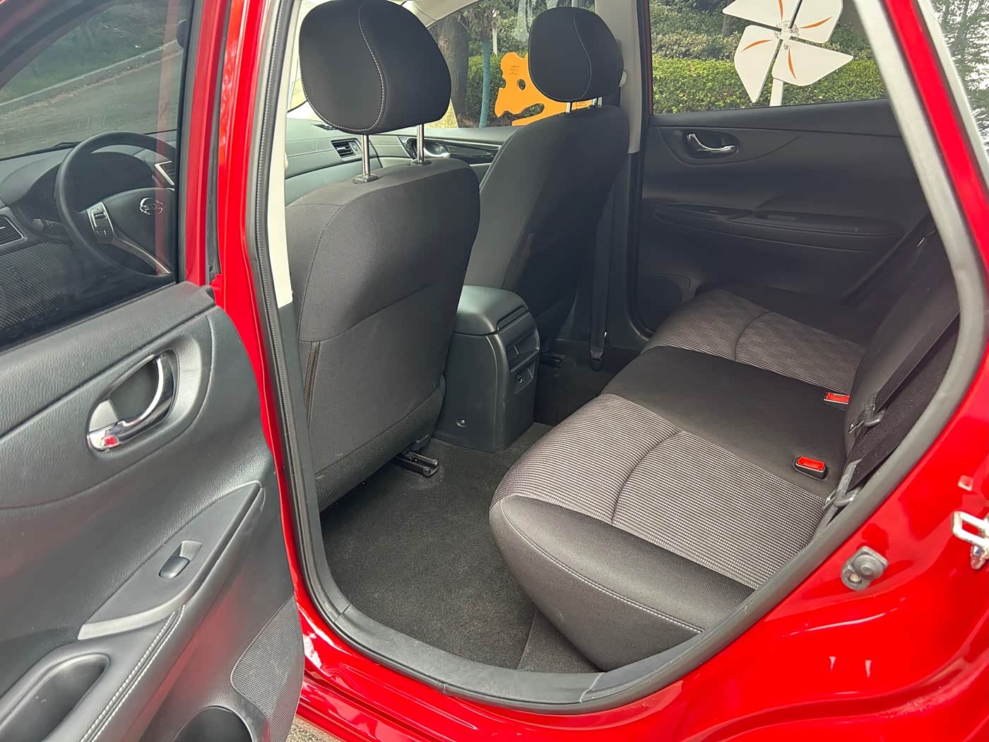 Nissan Tiida 1.6 л 2023 г. красный/фиолетовый, пробег 19800 км