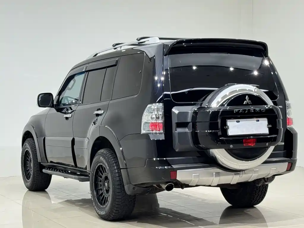 Mitsubishi Pajero (Import) — миниатюра 4