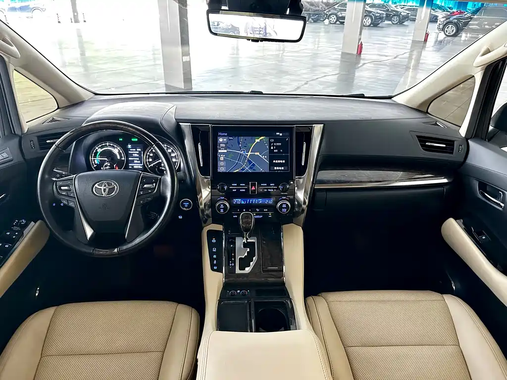 Toyota Alphard — миниатюра 8