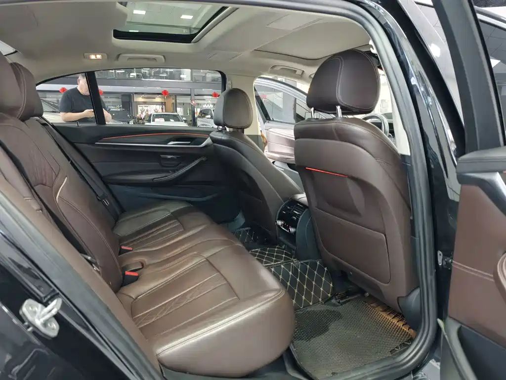 BMW 5 Series — миниатюра 19