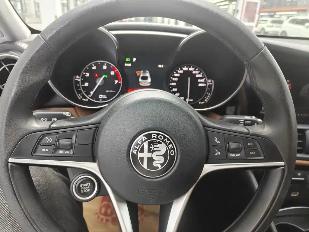 Alfa Romeo Giulia — миниатюра 12