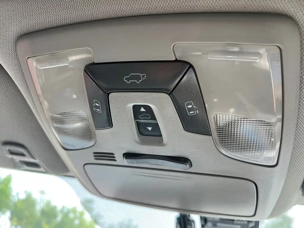 Toyota Sienna — миниатюра 19