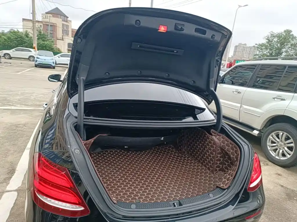 Mercedes-Benz E-Class — миниатюра 19