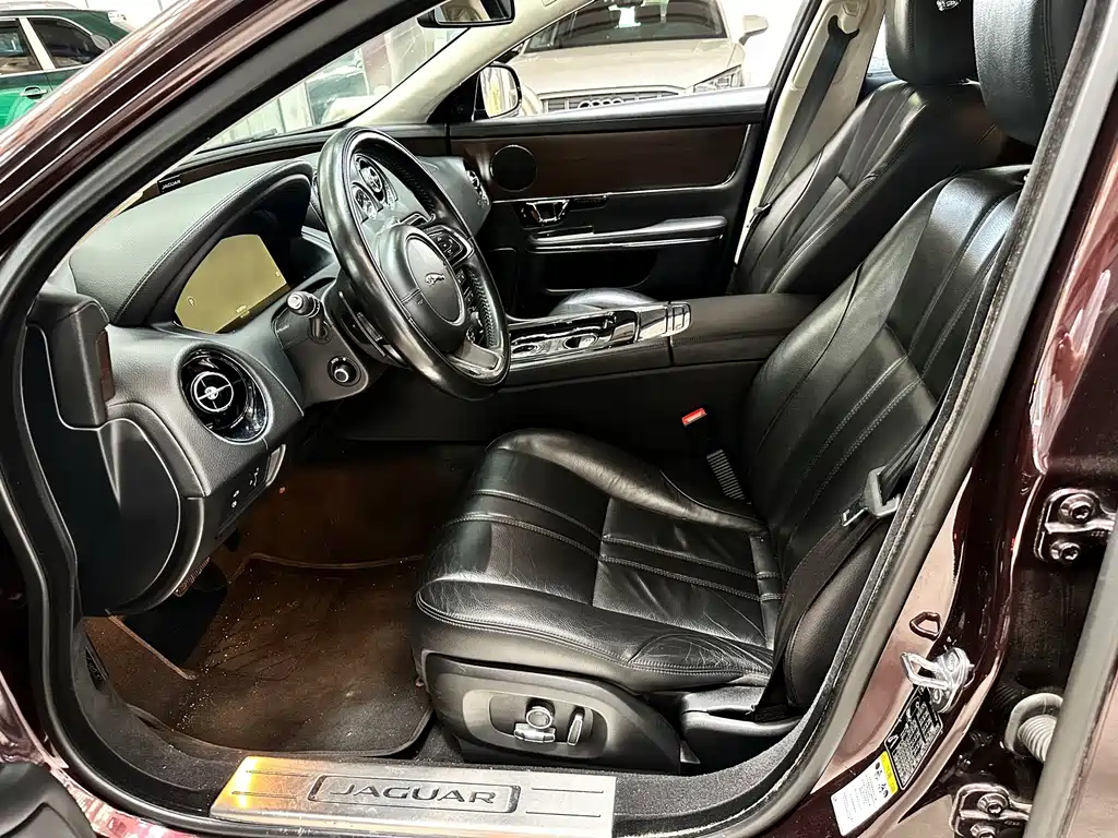 Jaguar XJ — миниатюра 10