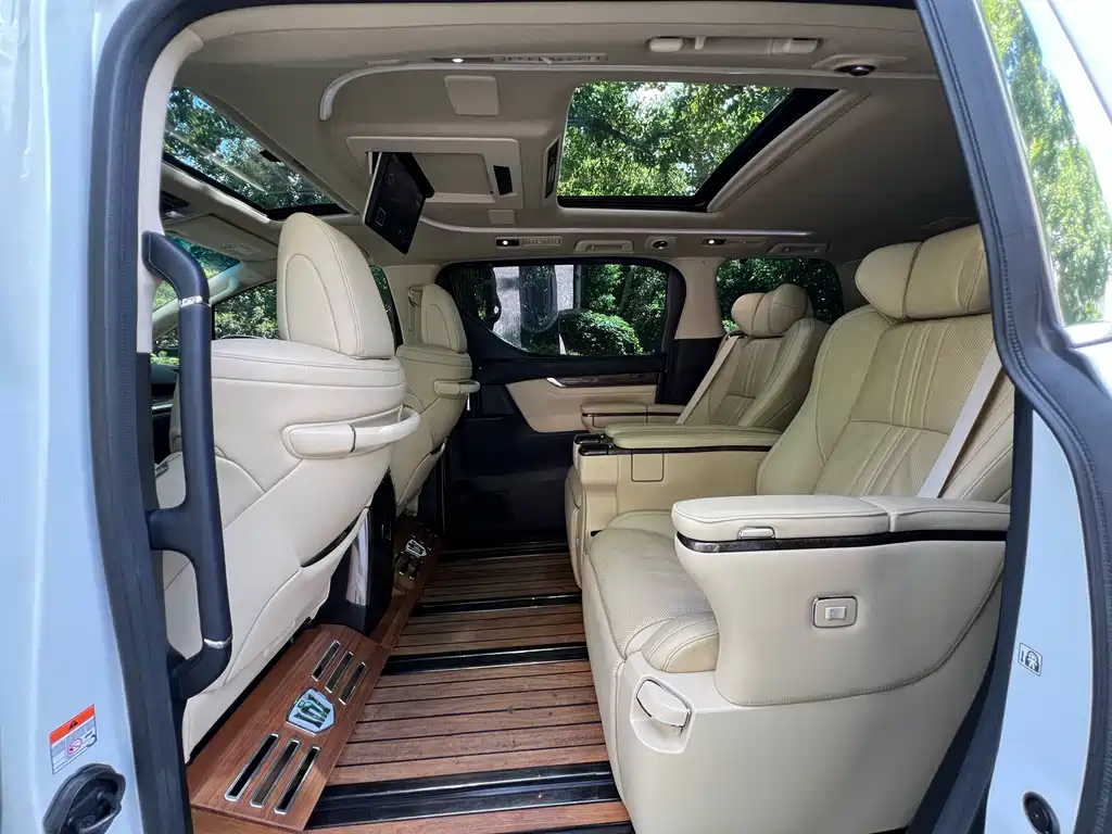 Toyota Vellfire — миниатюра 28