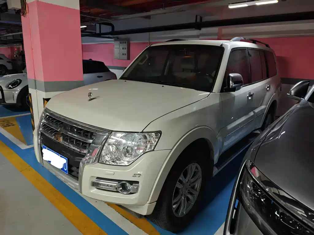 Mitsubishi Pajero (Import)