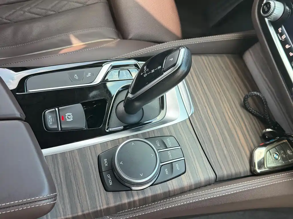 BMW 5 Series — миниатюра 17