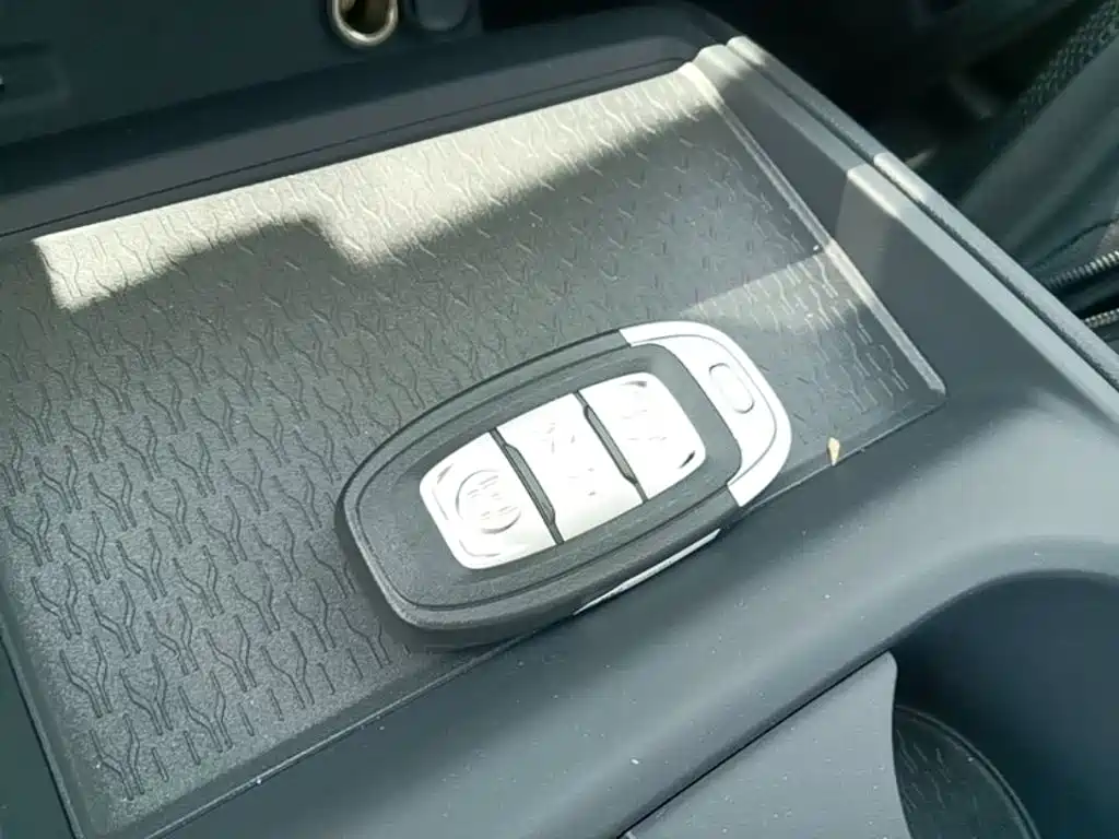 Hongqi E-QM5 2025 610km PLUS