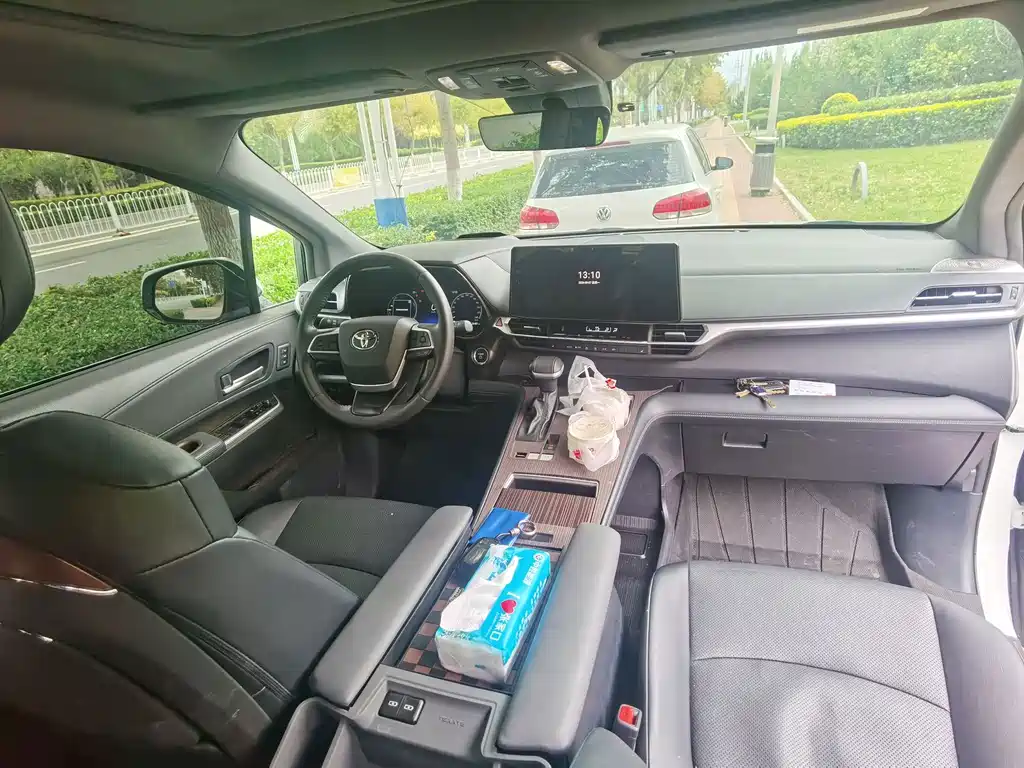 Toyota Granvia — миниатюра 17