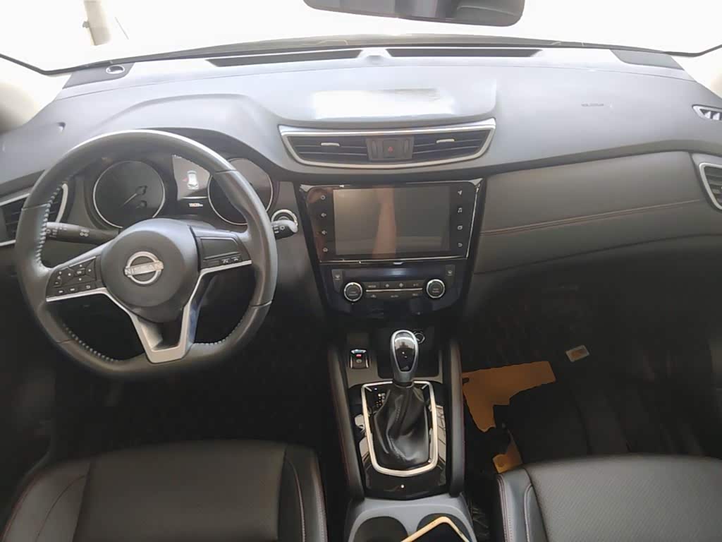 Nissan Qashqai 2.0 л 2024 г. Белый, пробег 19600 км