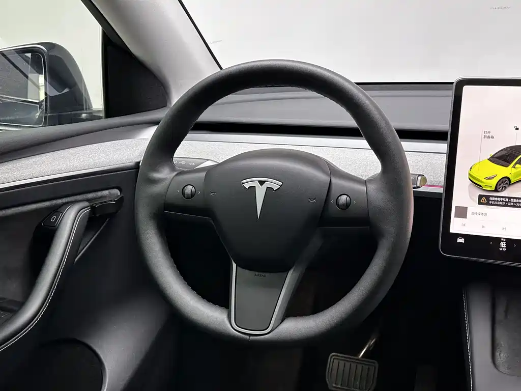 Tesla Model Y — миниатюра 14