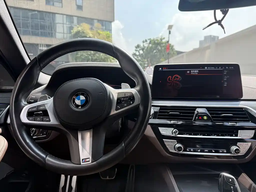 BMW 5 Series 2022 — фото 18