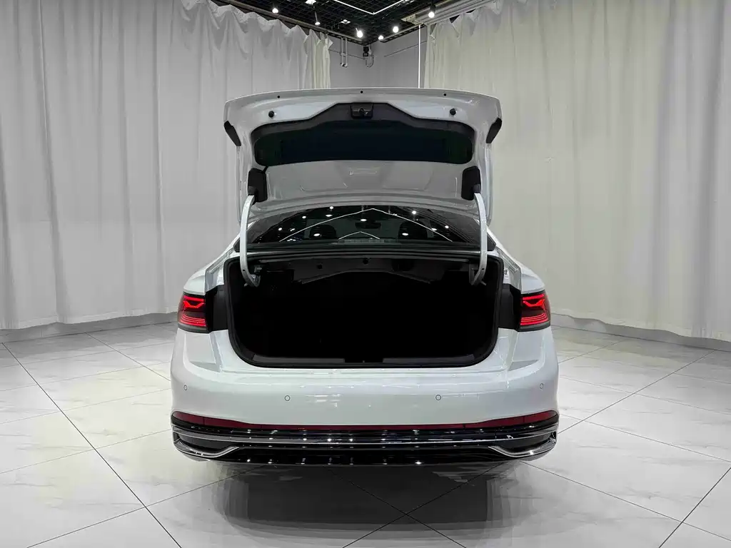 Volkswagen Sagitar — миниатюра 17