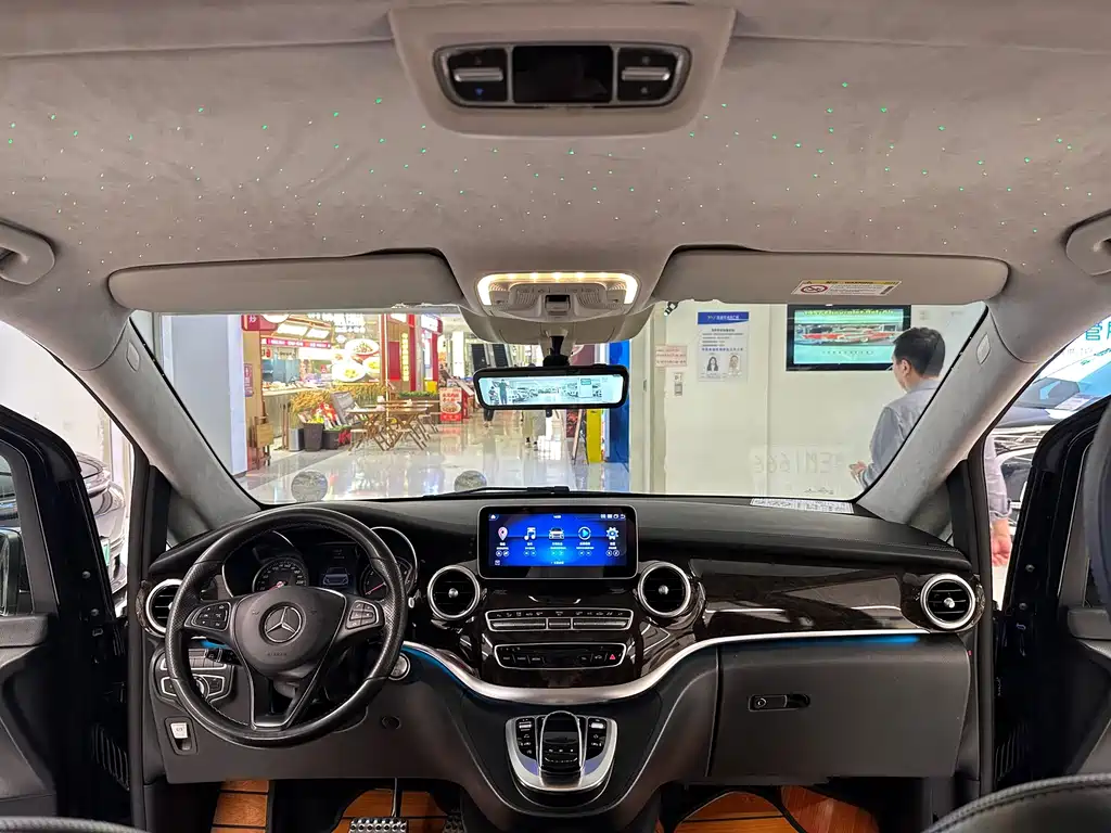 Mercedes-Benz V-Class — миниатюра 23