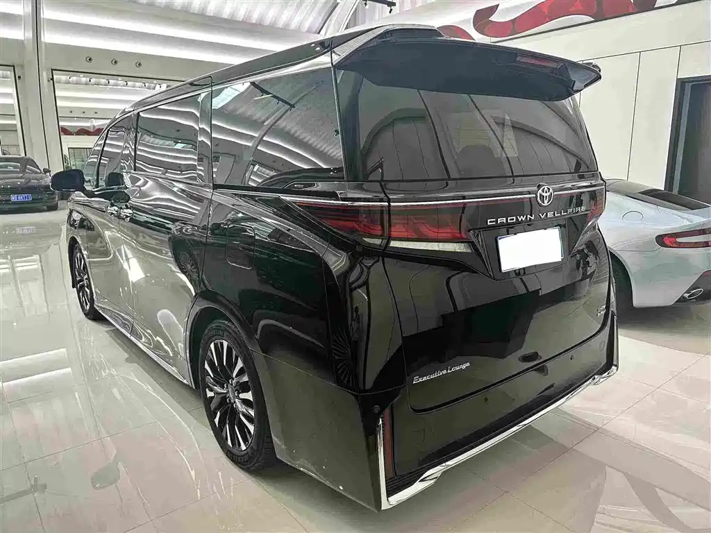 Toyota Vellfire — миниатюра 16