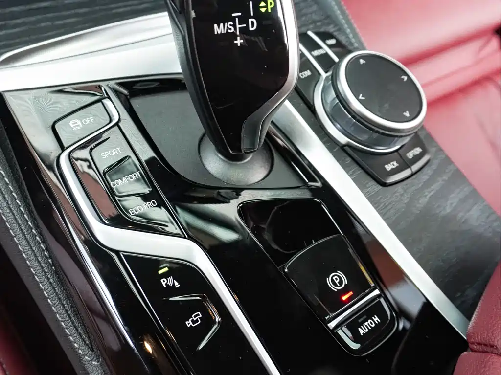 BMW 5 Series — миниатюра 16