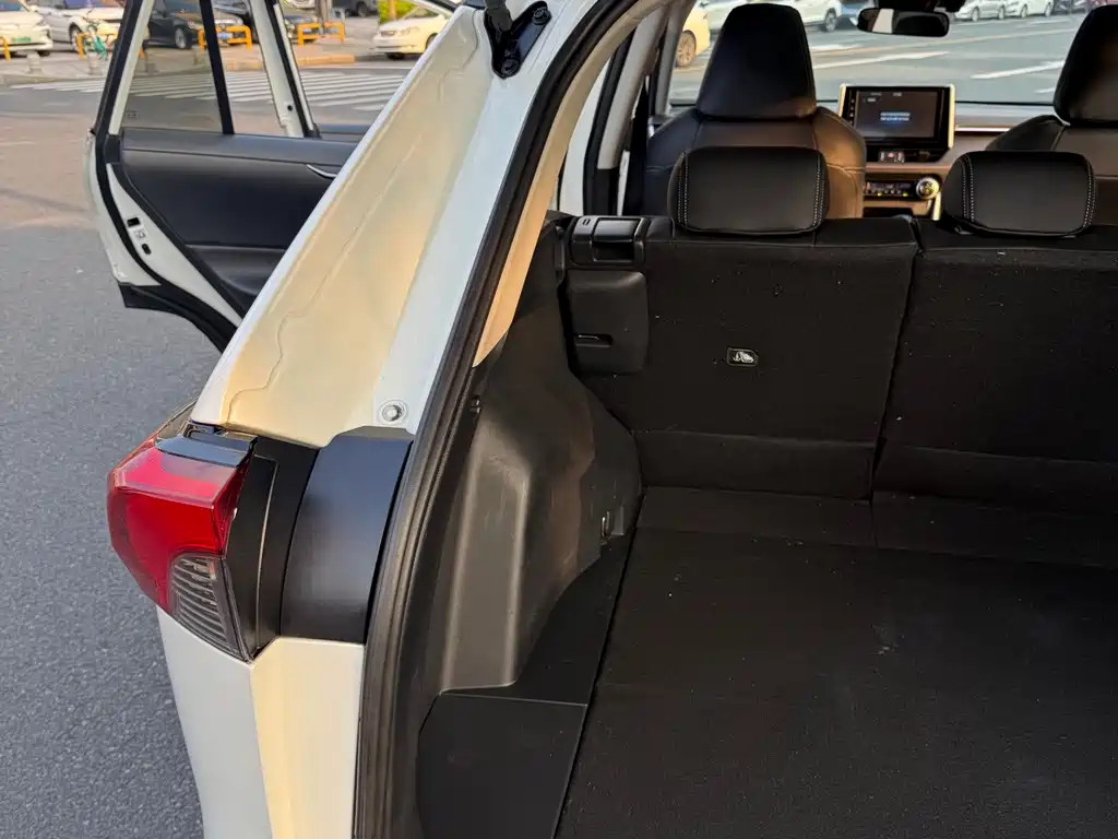 Toyota RAV4 — миниатюра 22