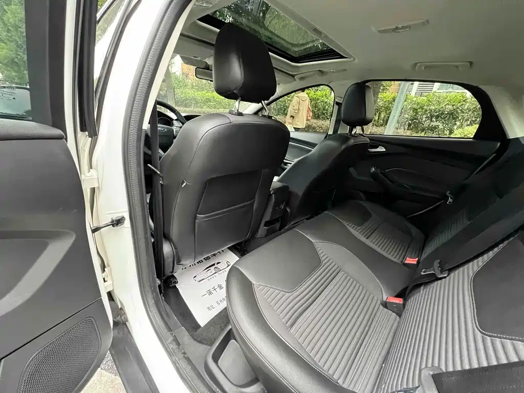 Ford Focus — миниатюра 11