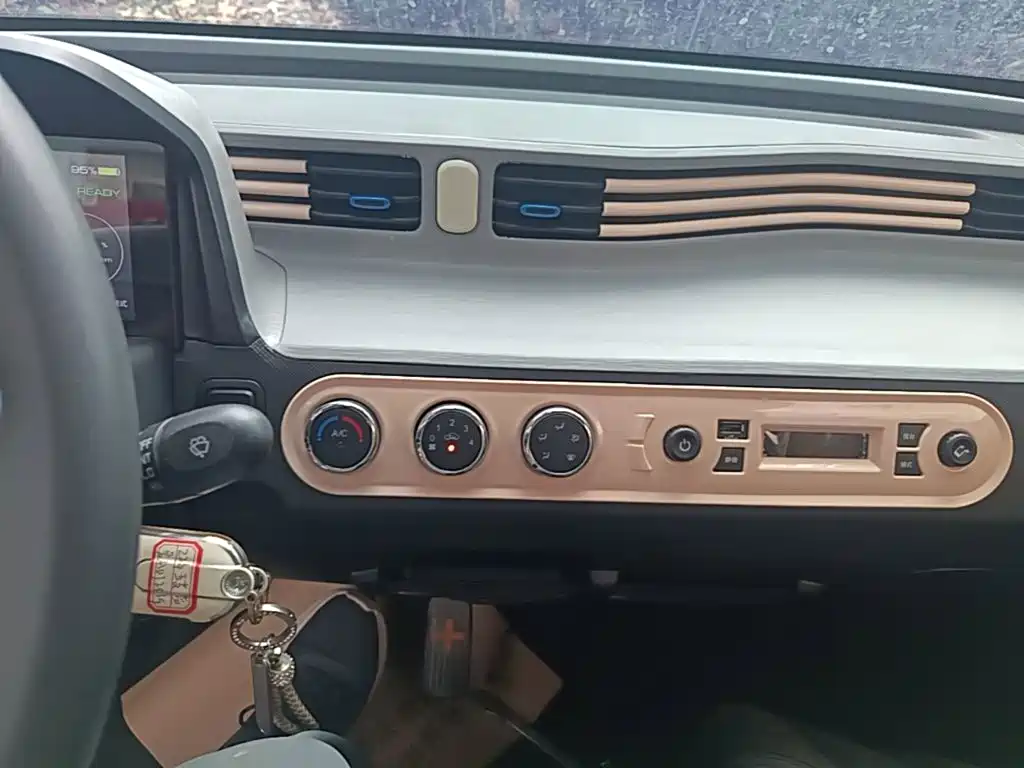 Wuling MINIEV — миниатюра 13