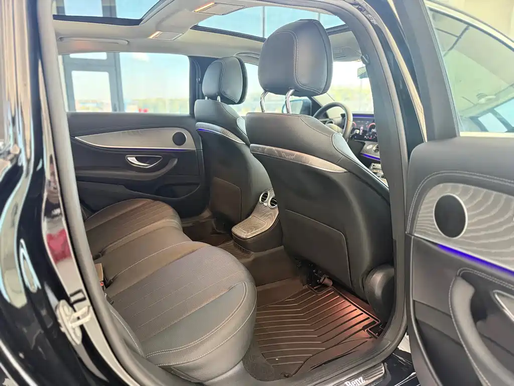 Mercedes-Benz E-Class — миниатюра 6