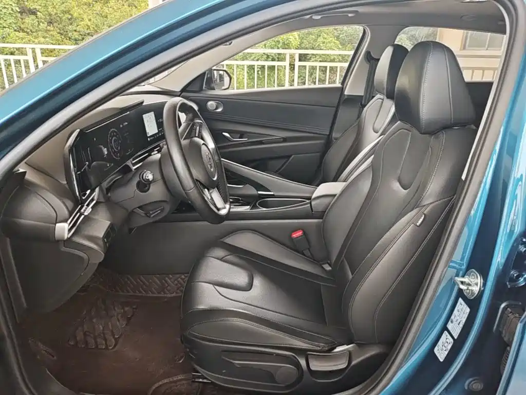 Hyundai Elantra — миниатюра 15