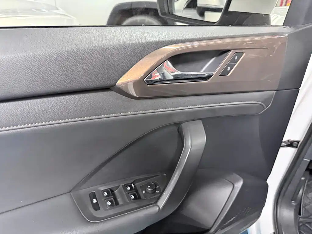 Volkswagen Tharu - фото 9