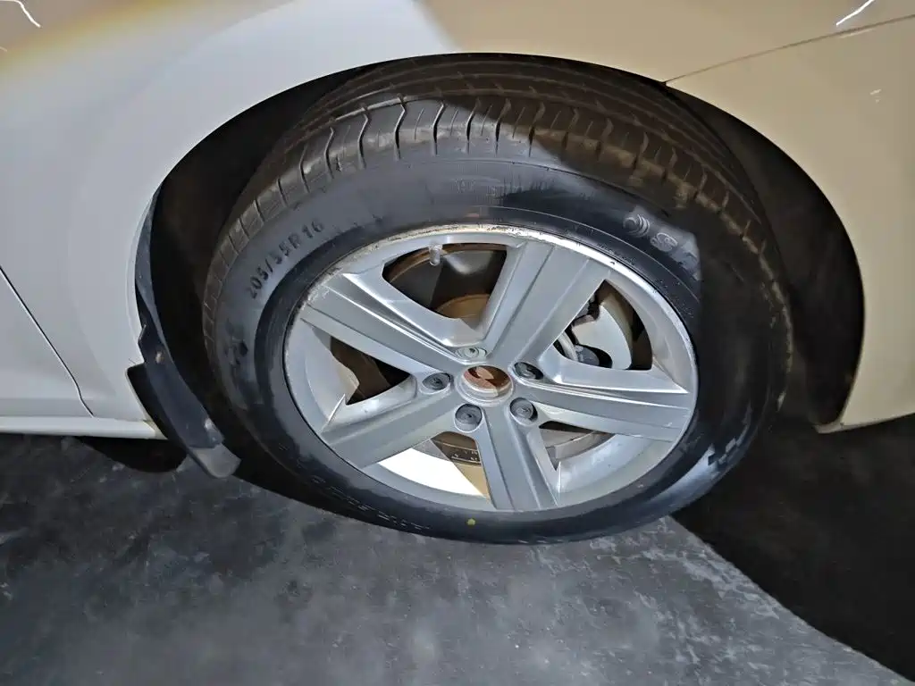 Volkswagen Golf — миниатюра 24