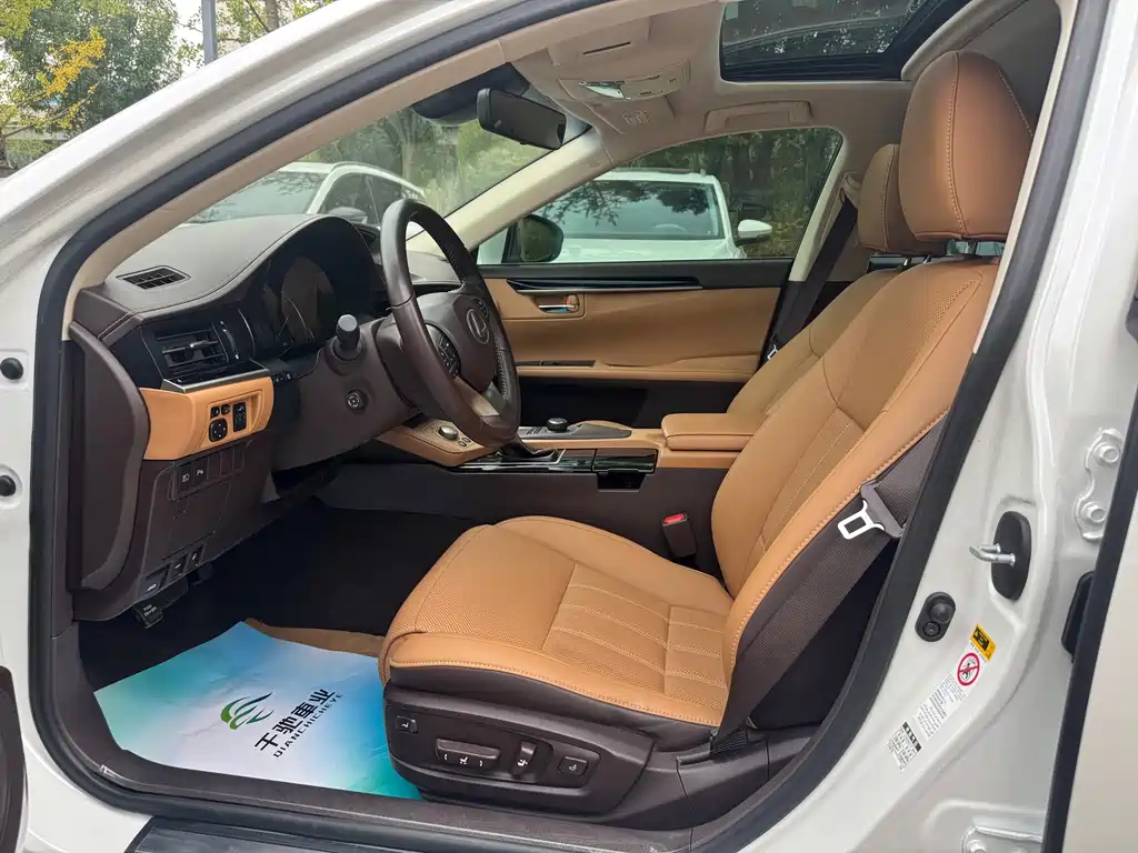 Lexus ES — миниатюра 5