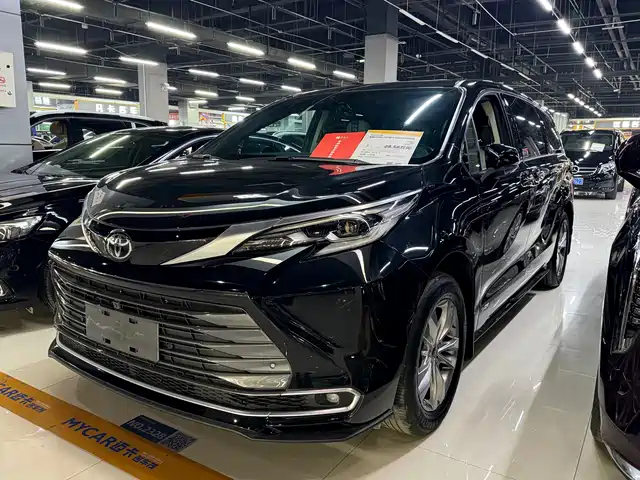 TOYOTA SIENNA 2025