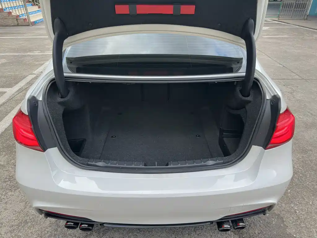 BMW 3 Series — миниатюра 13