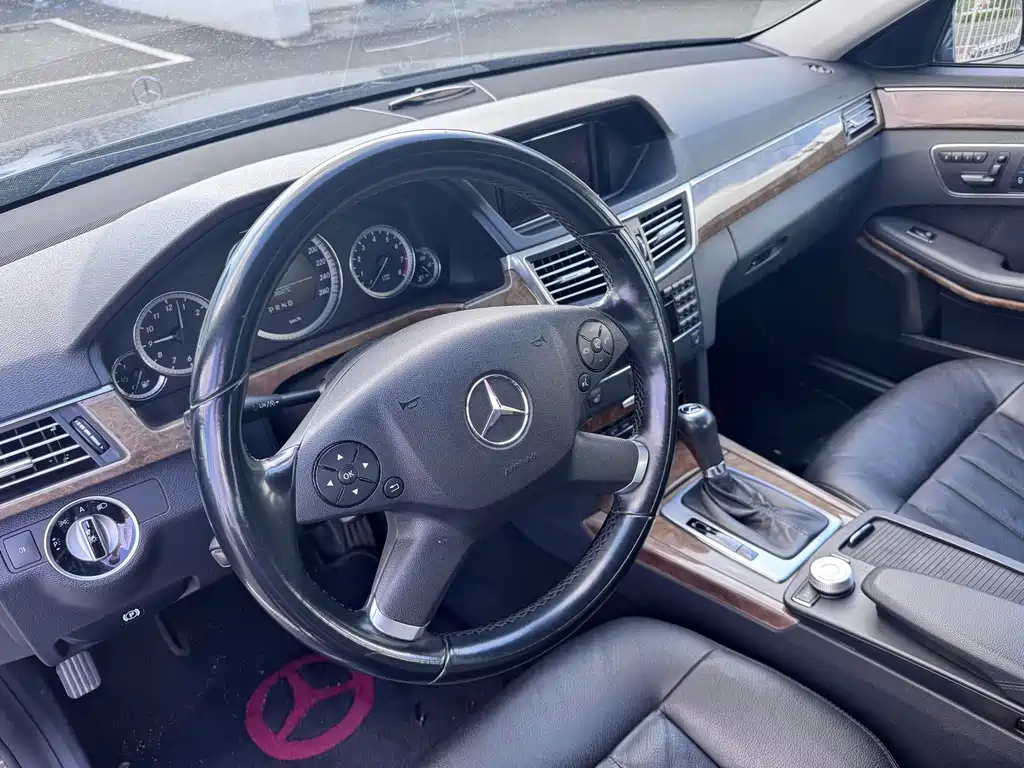 Mercedes-Benz E-Class — миниатюра 2