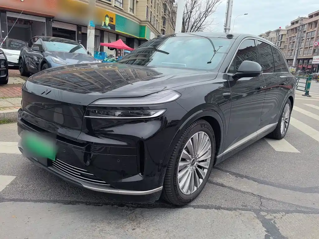 Onvo L90 2025 Max мест