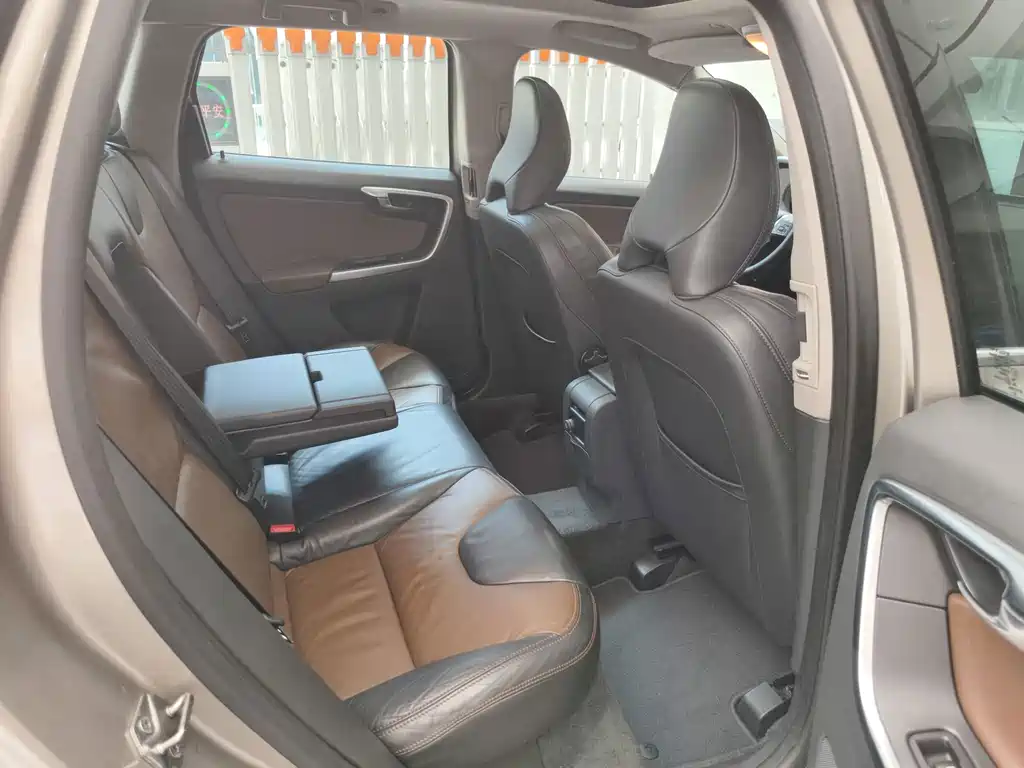 Volvo XC60 (Import) — миниатюра 12
