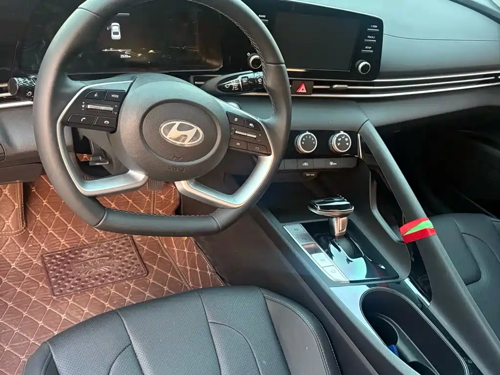 Hyundai Elantra — миниатюра 8