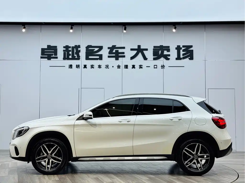 Mercedes-Benz GLA 2017 GLA 200 Fashion